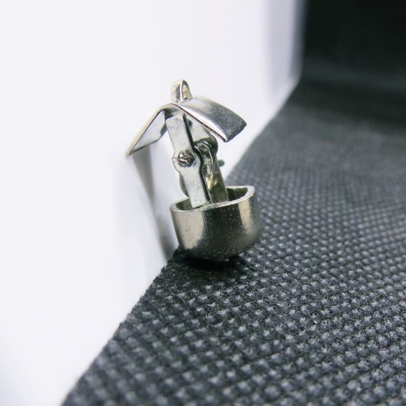 Vintage Silver 3D Movable Whishing Well Bracelet Charm - Picture 2 of 3